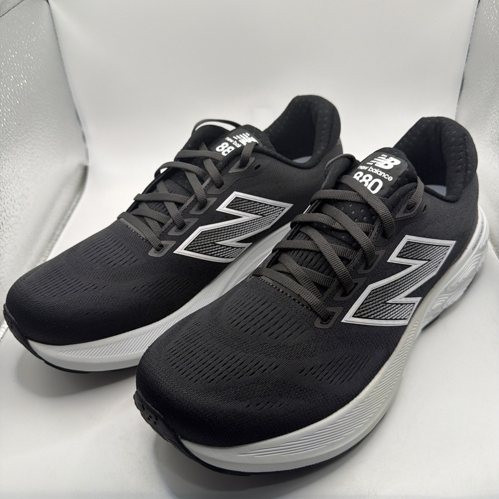 New Balance Fresh Foam X 880v15 BLACK/WHITE Running Shoes Woman 8, Men 6.5
